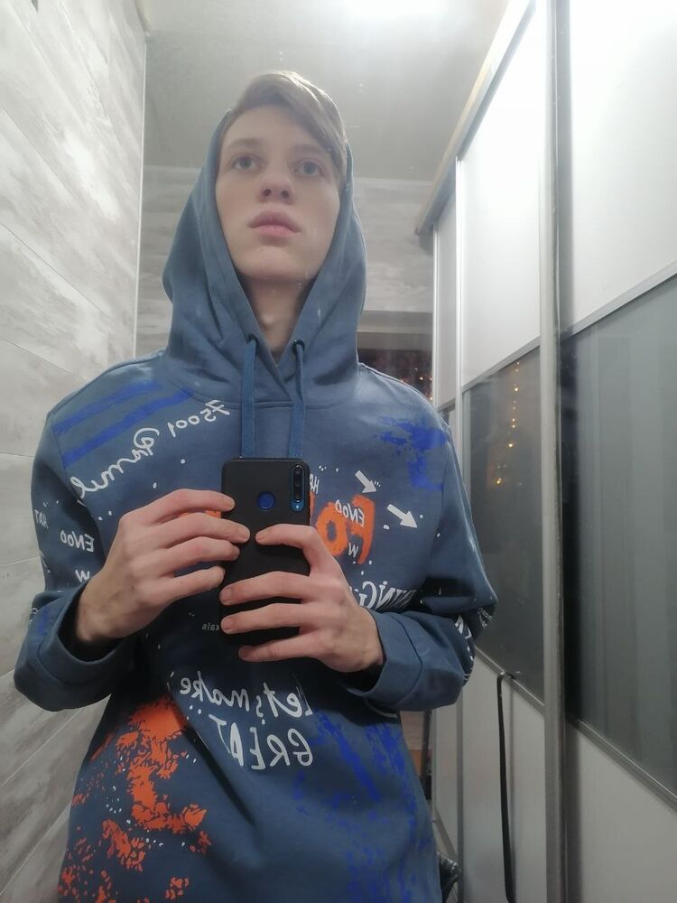  53802259  Denis, 18 ,    