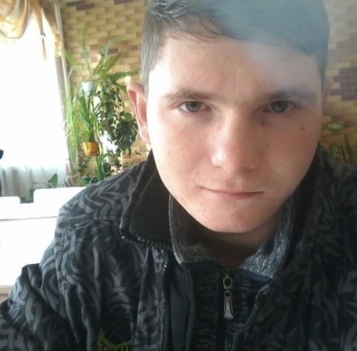  22975629  Dmitro, 24 ,    