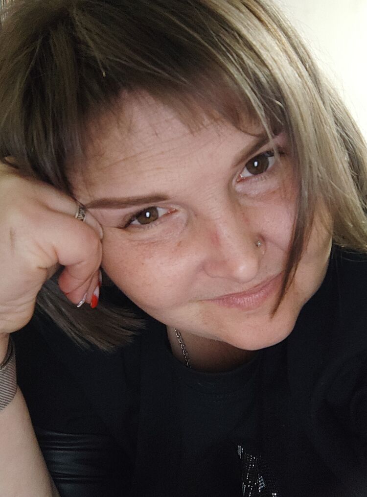  42217529  Irisska, 39 ,    