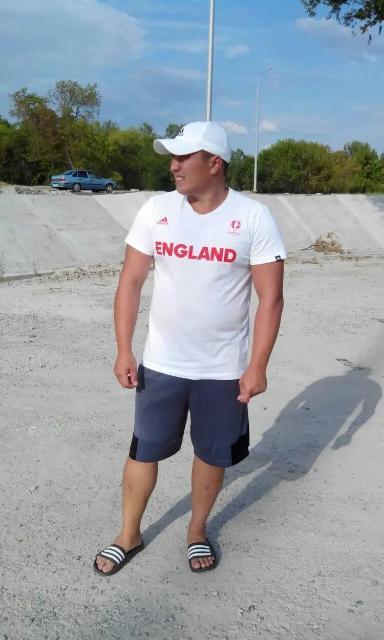  ,   Ruslan, 40 ,   ,   , c , 