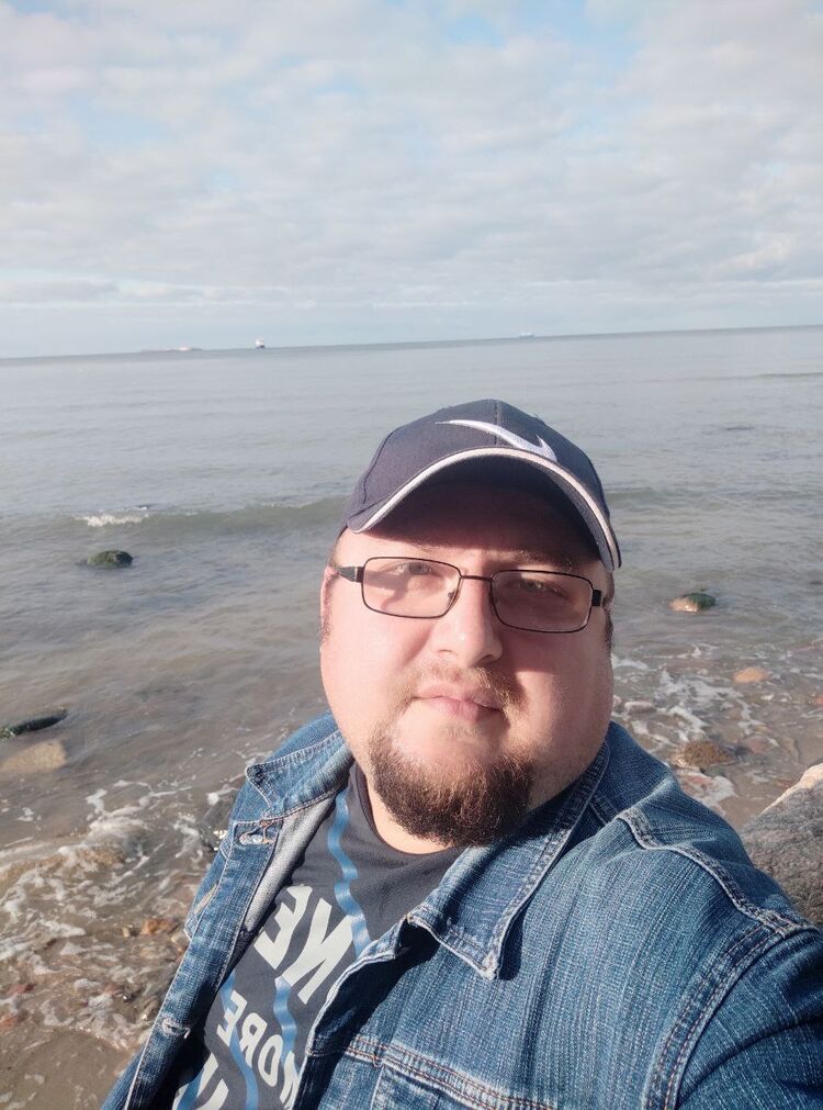  54199139  Alexander, 41 ,    