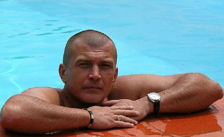  19844419  Alex, 47 ,    