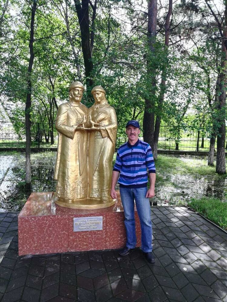  38241119  Aleksandr, 52 ,    