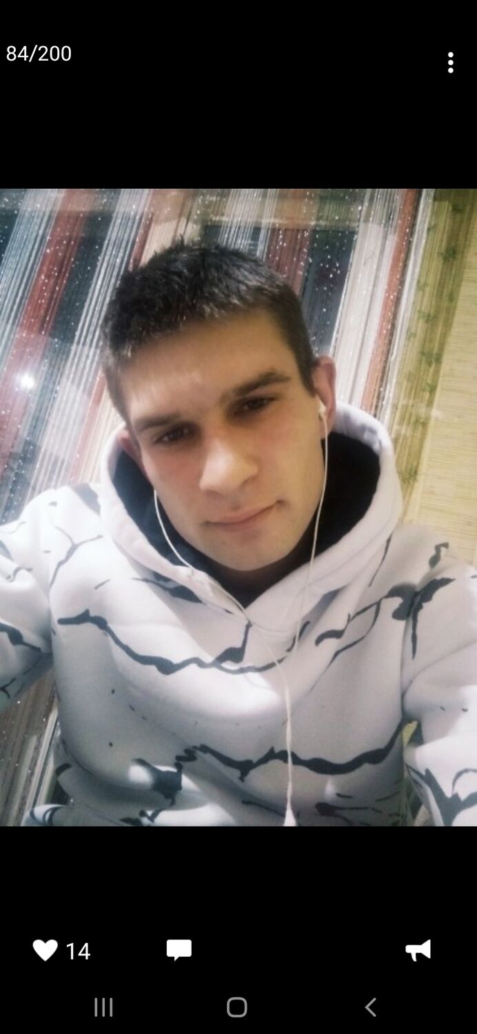  ,   Klebik, 32 ,   ,   