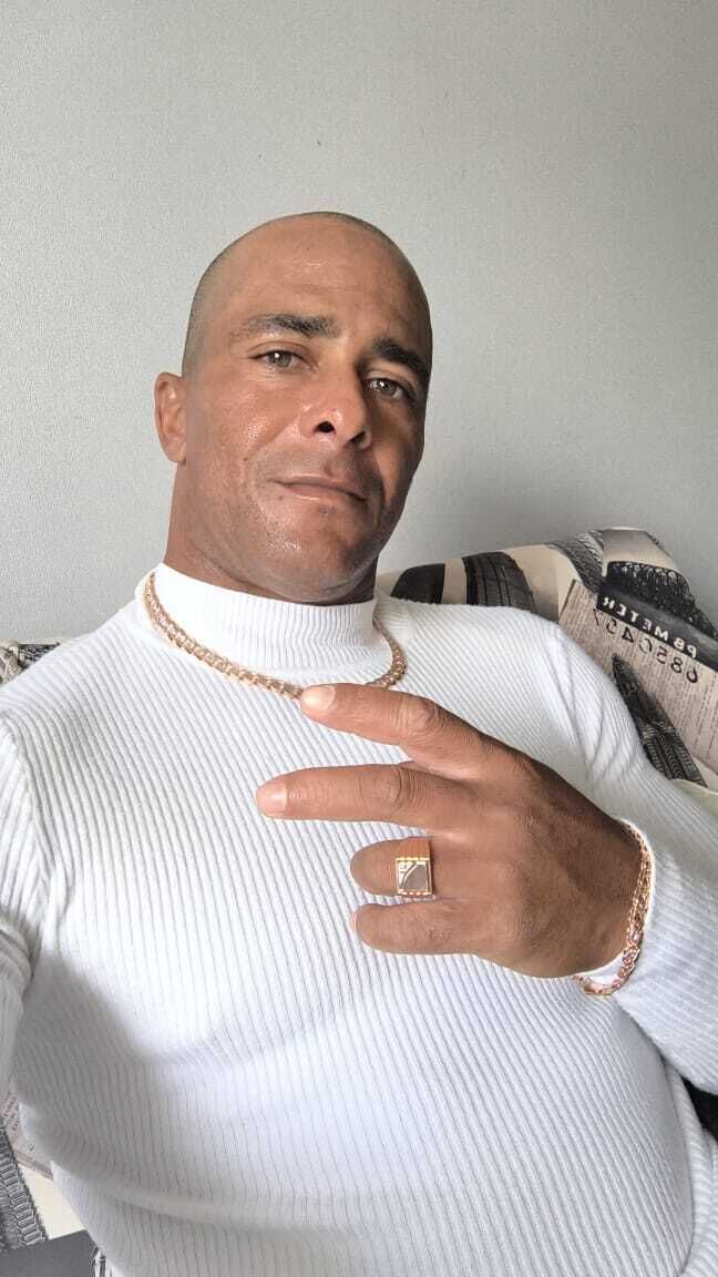  ,   Maykel, 42 ,   ,   