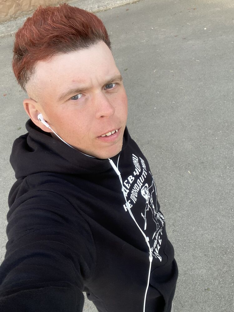  35776549  Mikhail, 26 ,    