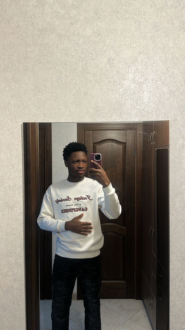  54768089  Fabrice, 24 ,    