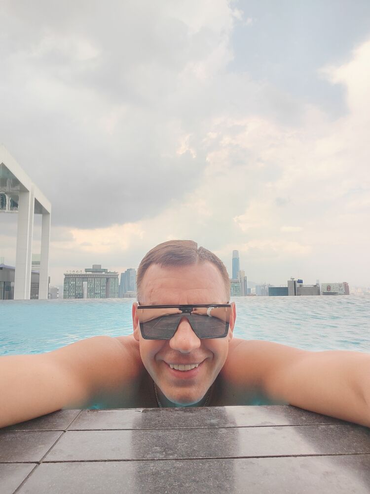  53914709  Yuri, 54 ,    