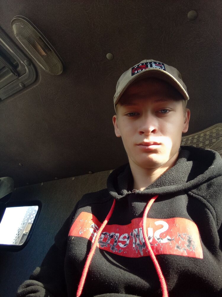  29979069  Vadim, 24 ,    