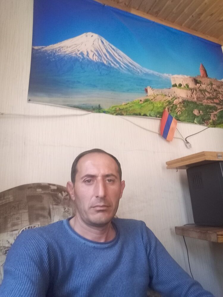  17384179  Andranik, 49 ,     