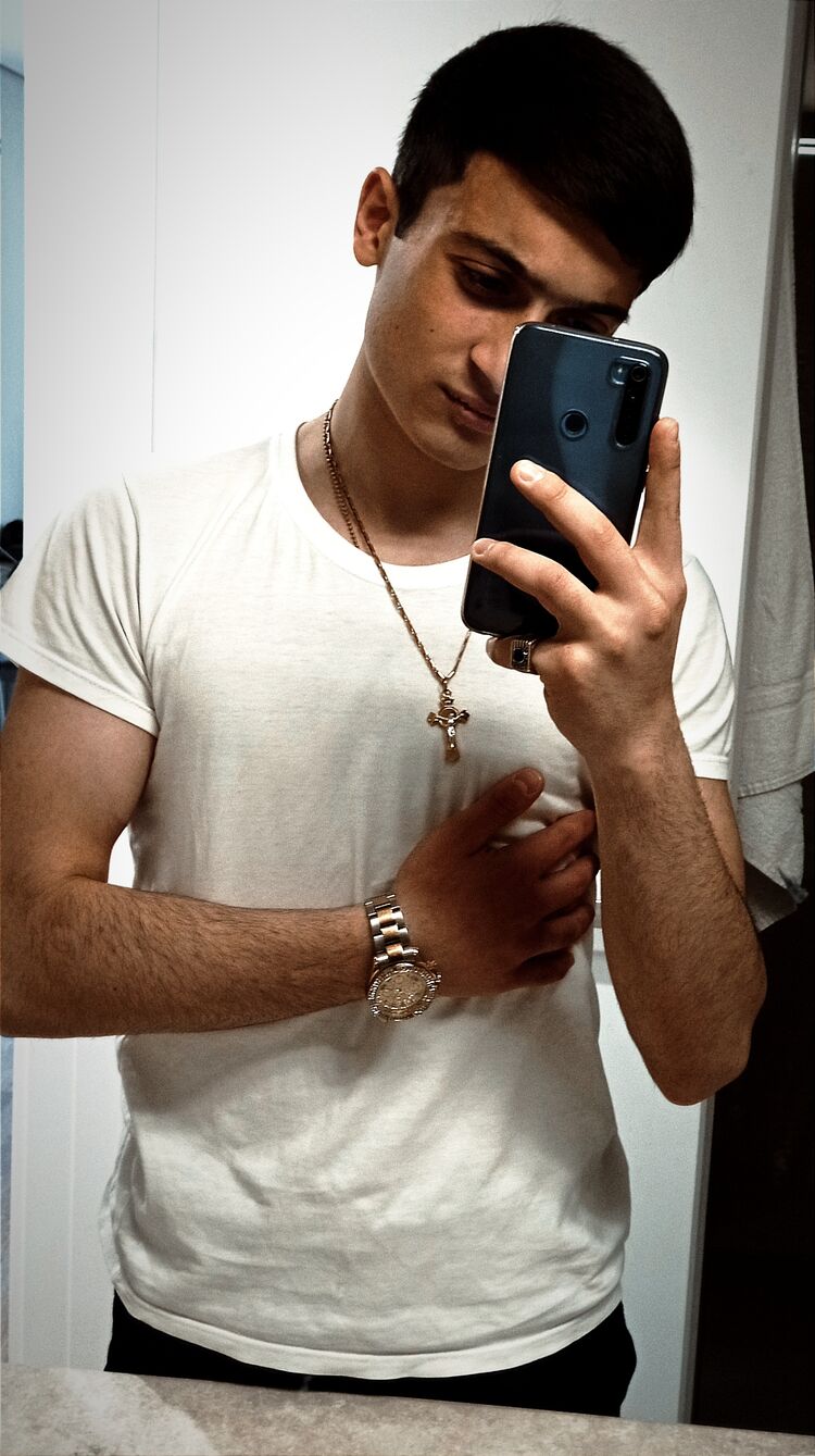  28124089  Artyom, 22 ,    