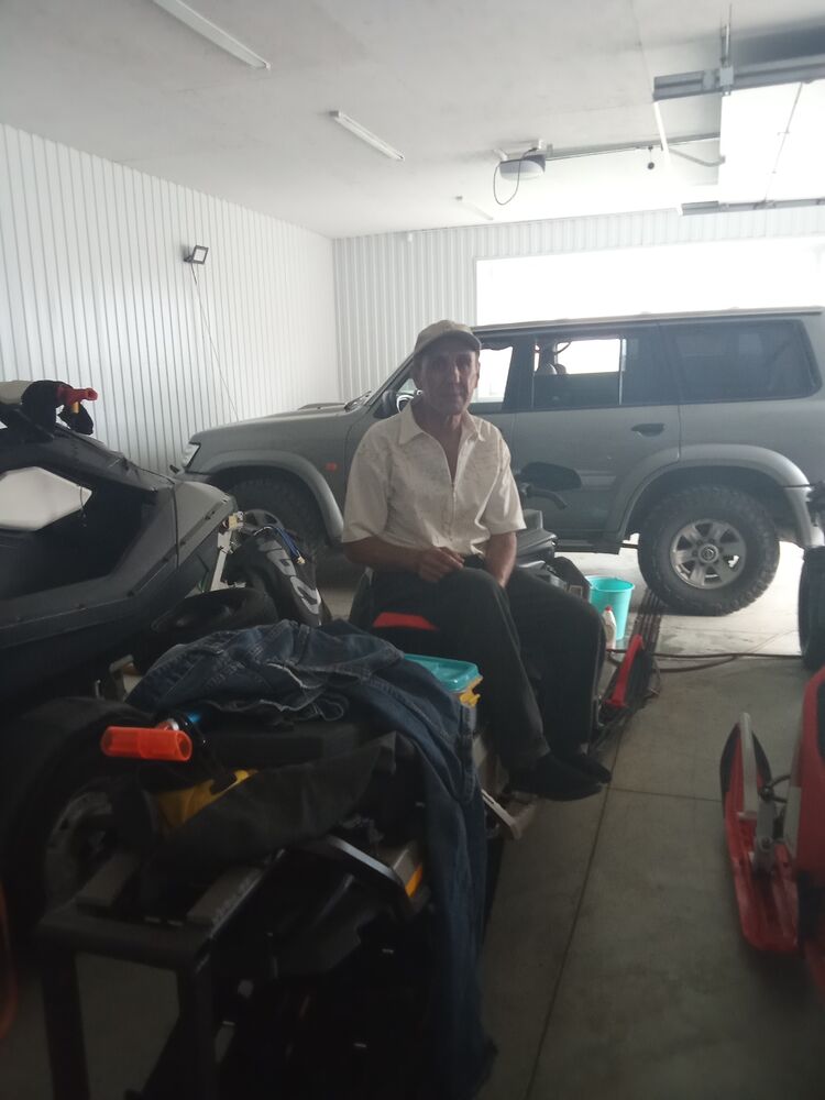  44668929  Kamil, 46 ,    