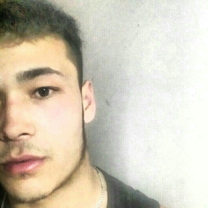  25125779  Komil, 26 ,    