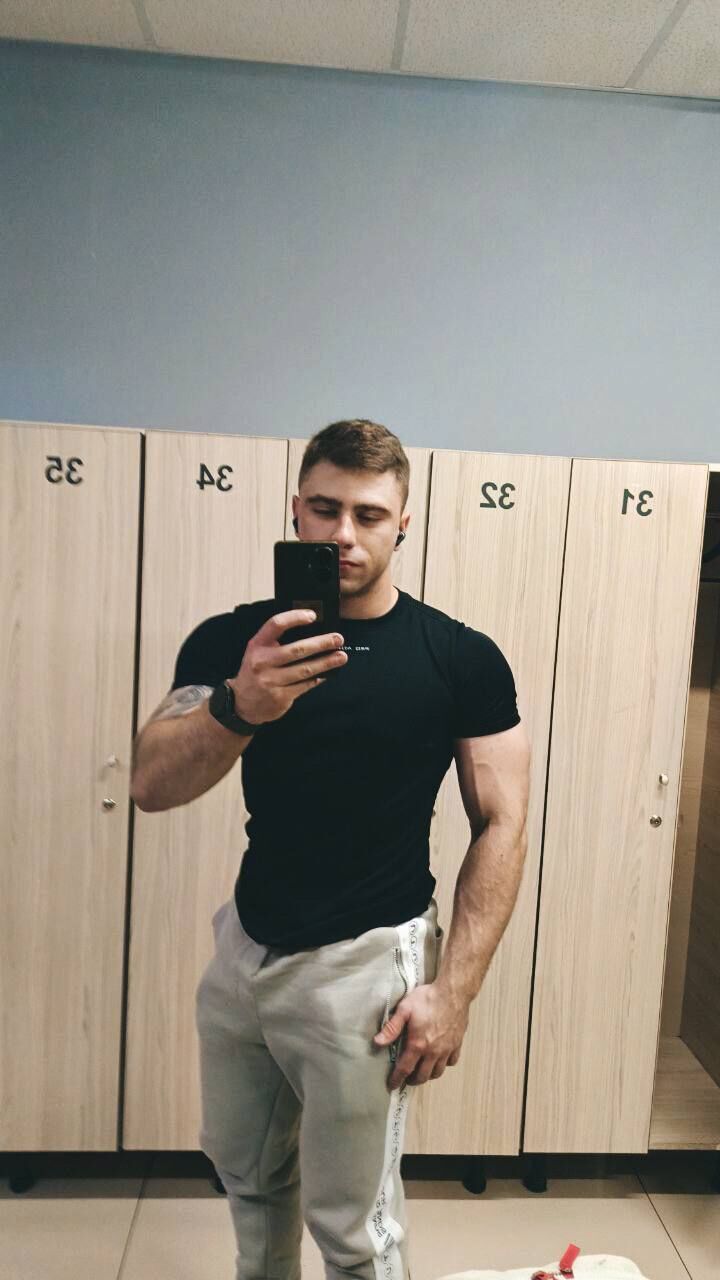  ,   Maxim, 24 ,   ,   , c , 