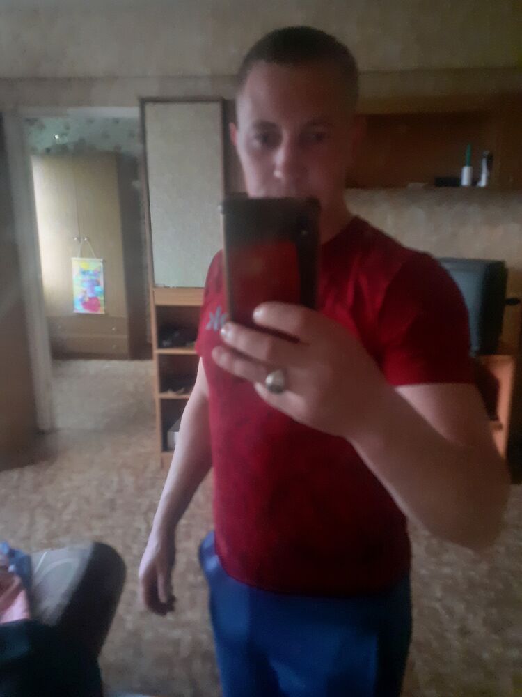  35748779  Alexander, 27 ,    