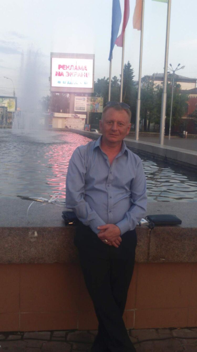  42909869  Igor, 53 ,    