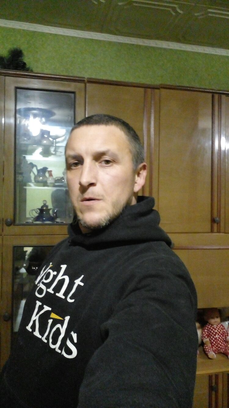  40605769  , 37 ,    