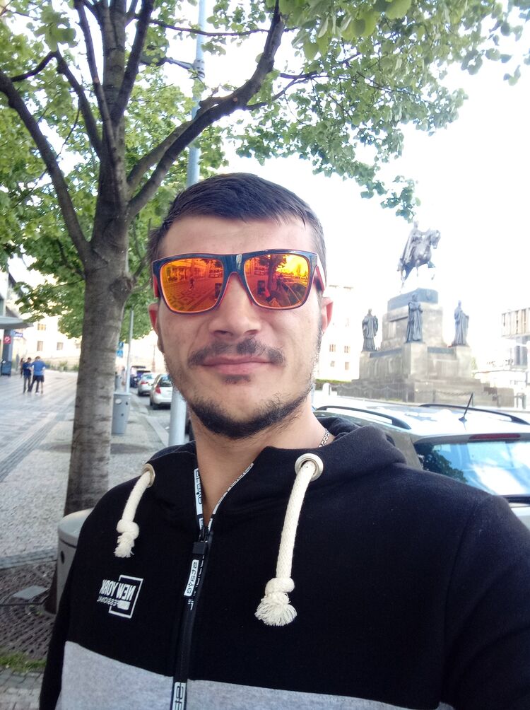  23137709  VADIM, 31 ,    
