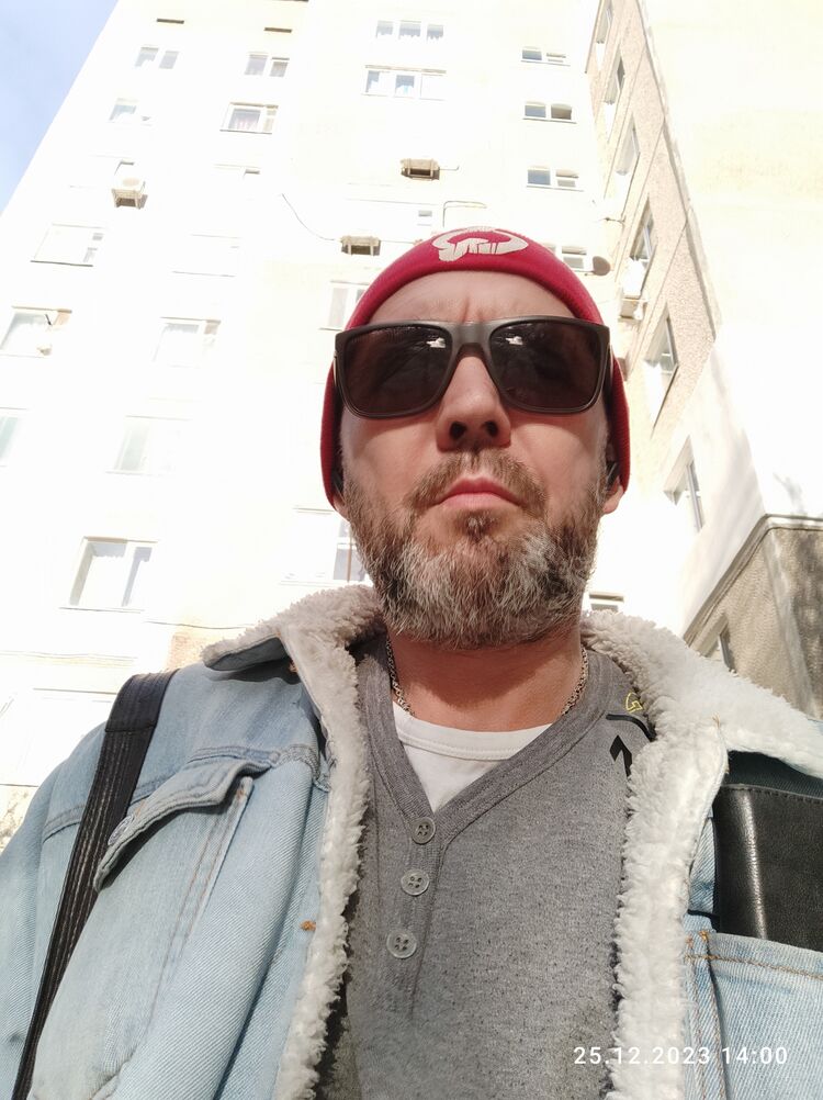  40119739  Aleksandr, 40 ,    