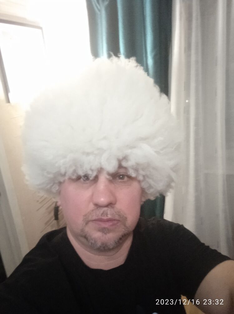  49716419  Eduard, 48 ,    
