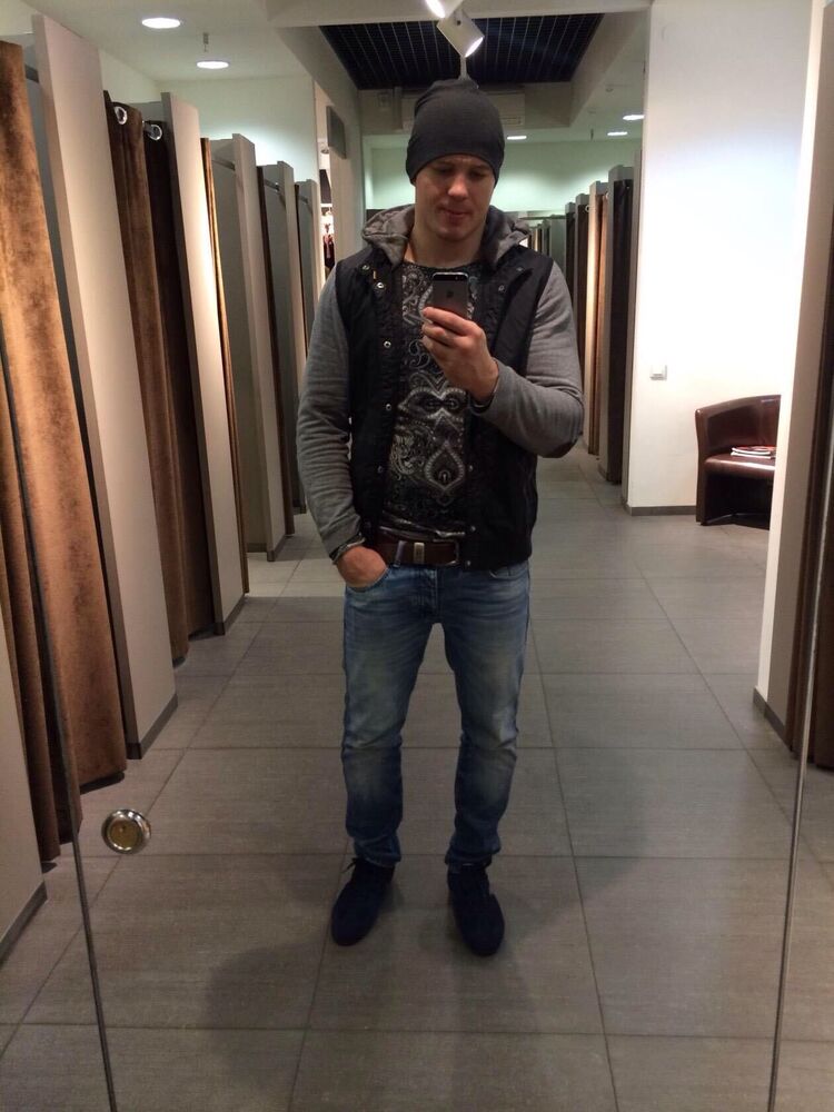  23379189  Sergei, 35 ,    