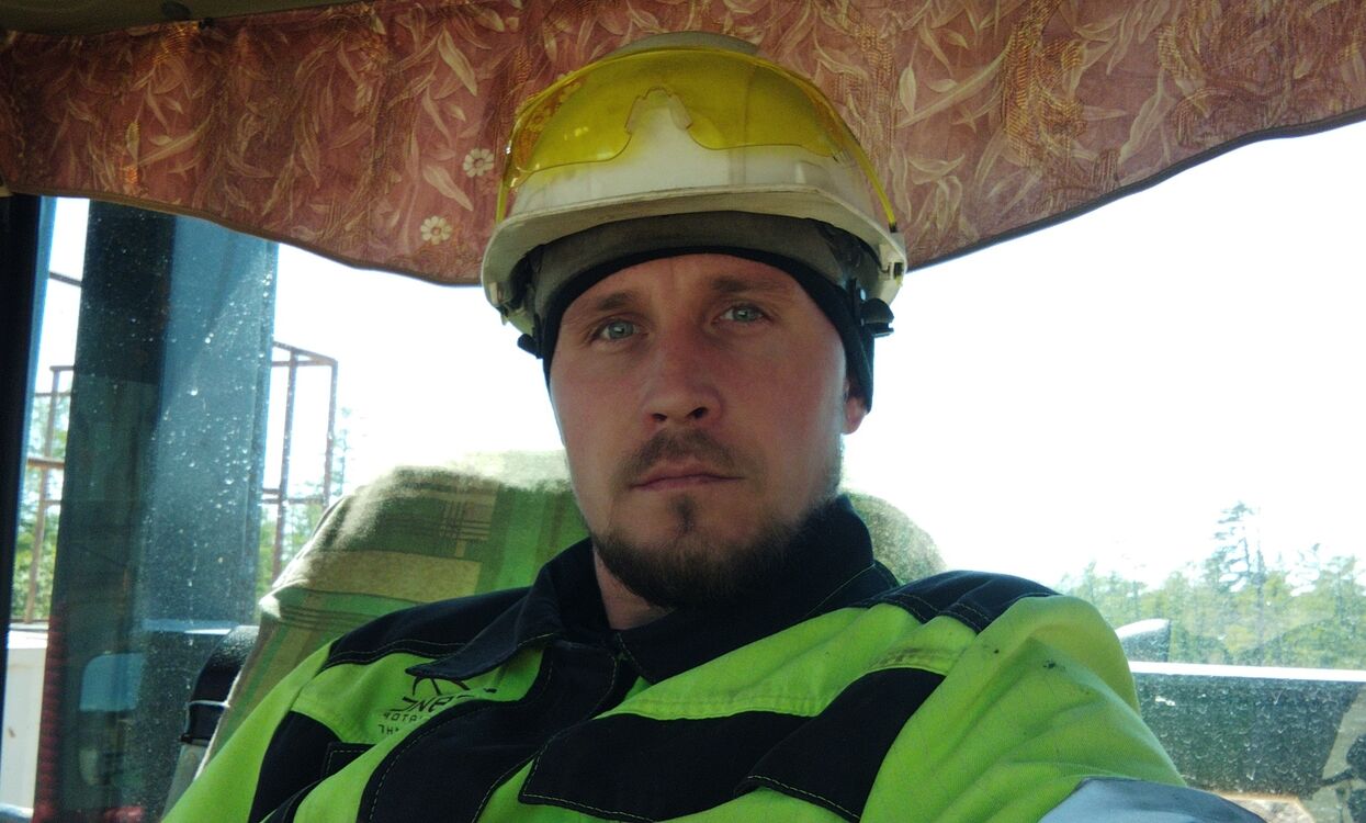  ,   Alex, 33 ,  