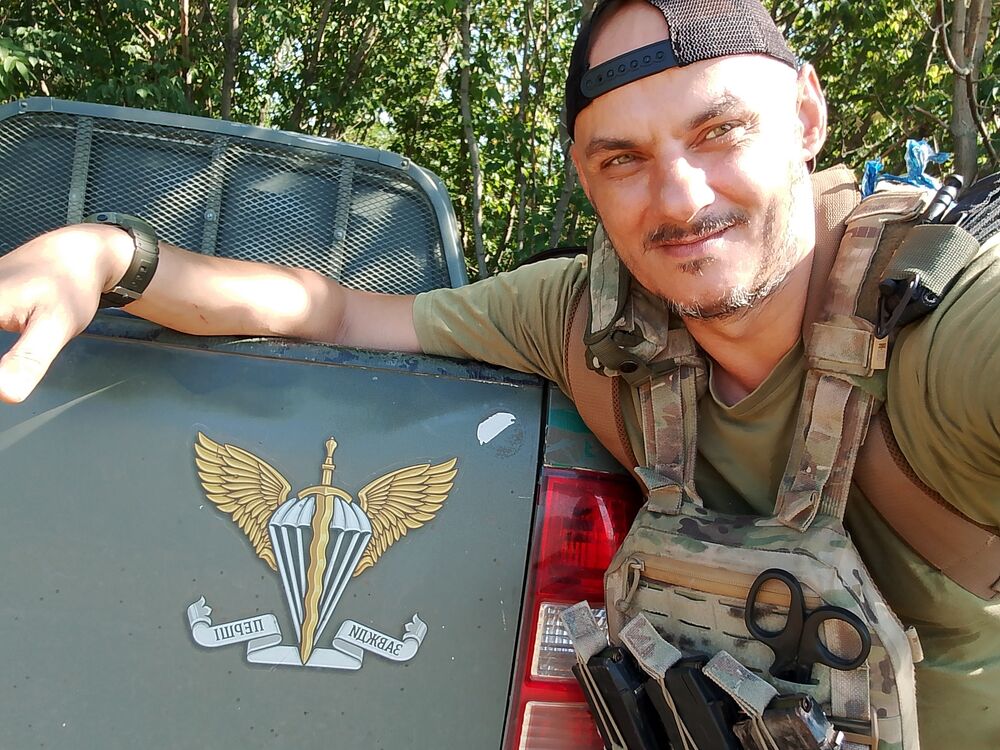  54563909  Viktor, 42 ,    