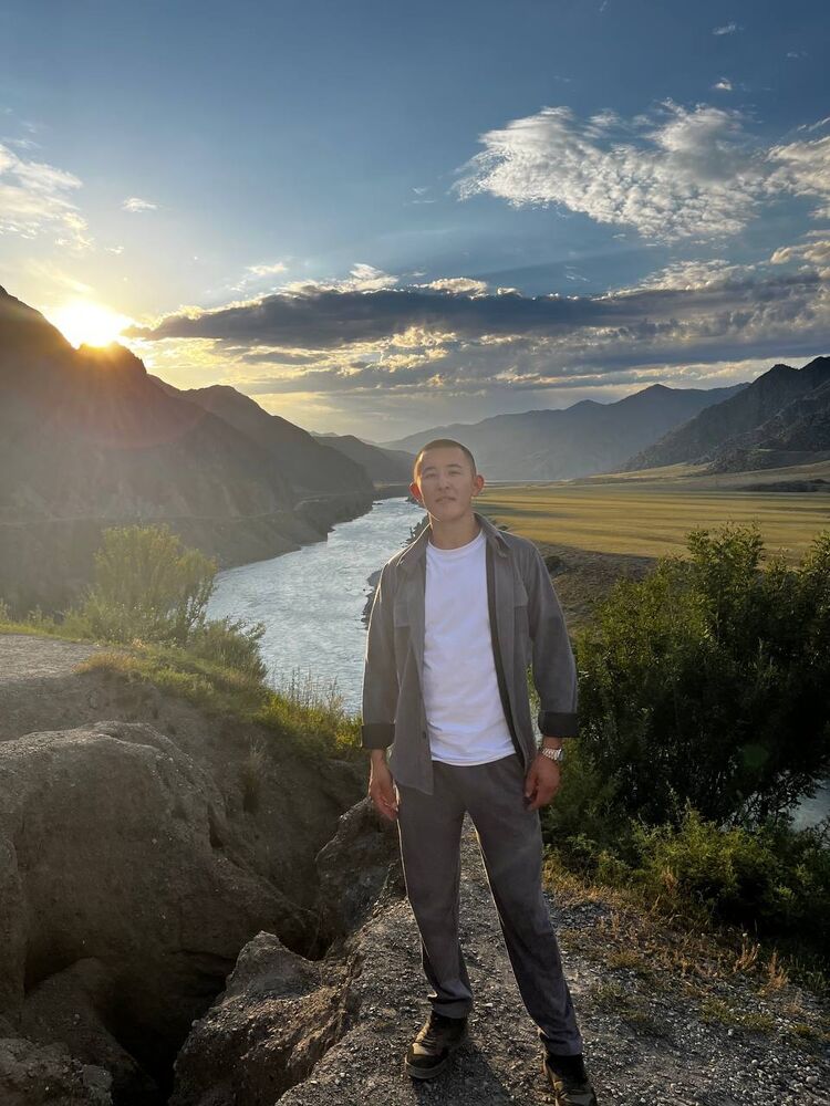  53370819  Aisur, 26 ,     