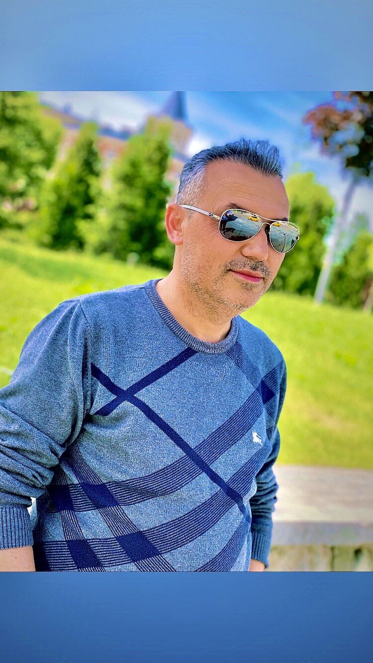  30683769  Hakan, 46 ,    