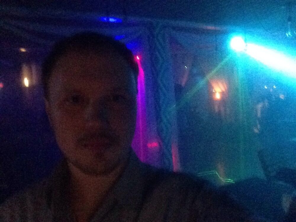  11402109  Anton, 42 ,    