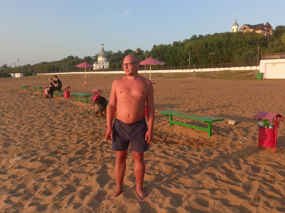  46011289  Nikolay, 40 ,    