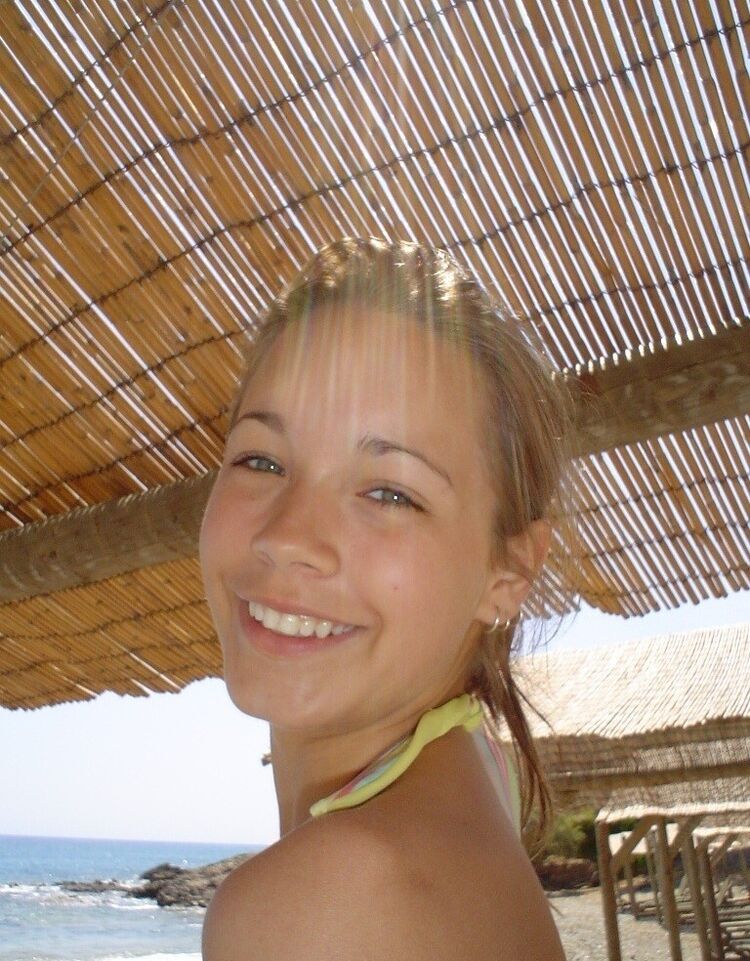  24075829  Melek, 21 ,    