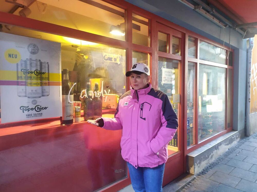 ,   Anna, 43 ,   ,   