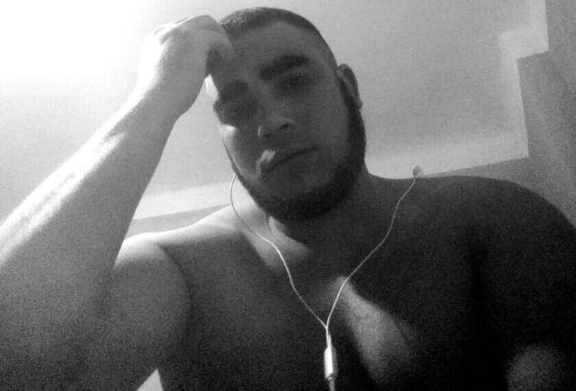 45674959  Kristian, 33 ,    