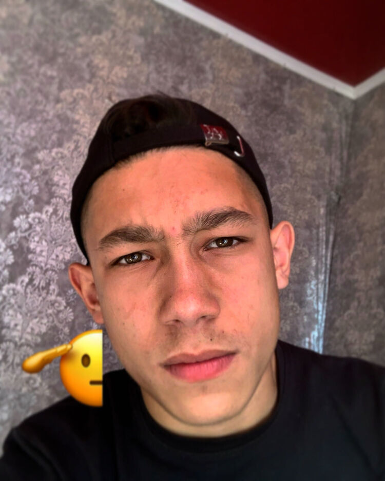  52404509  , 21 ,    --