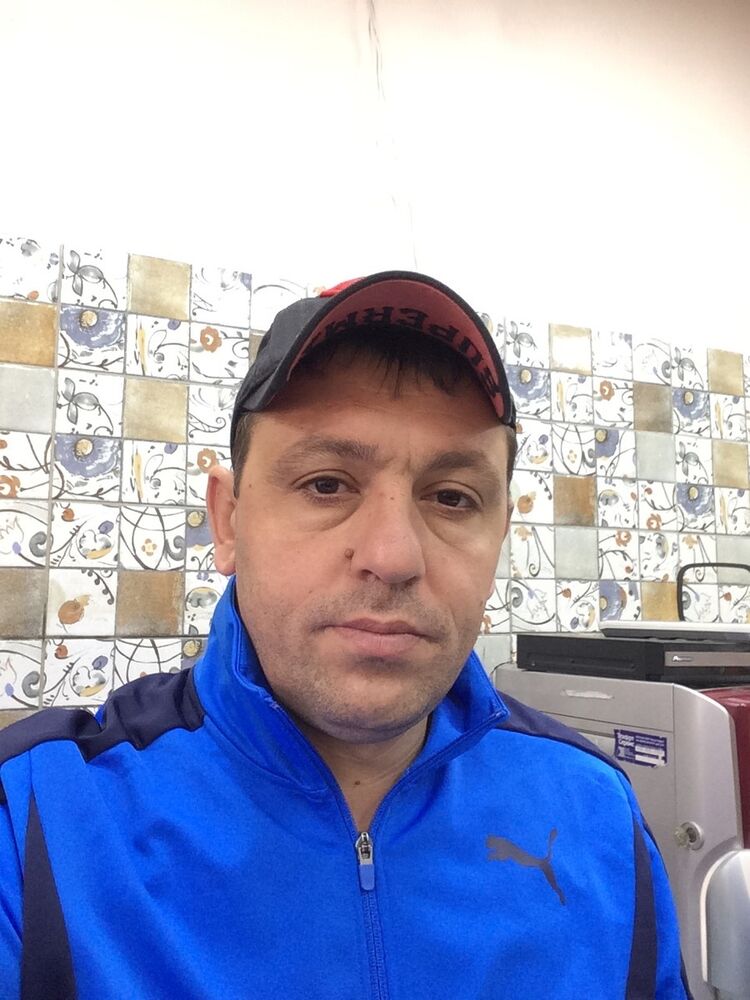  ,   Artur, 44 ,   