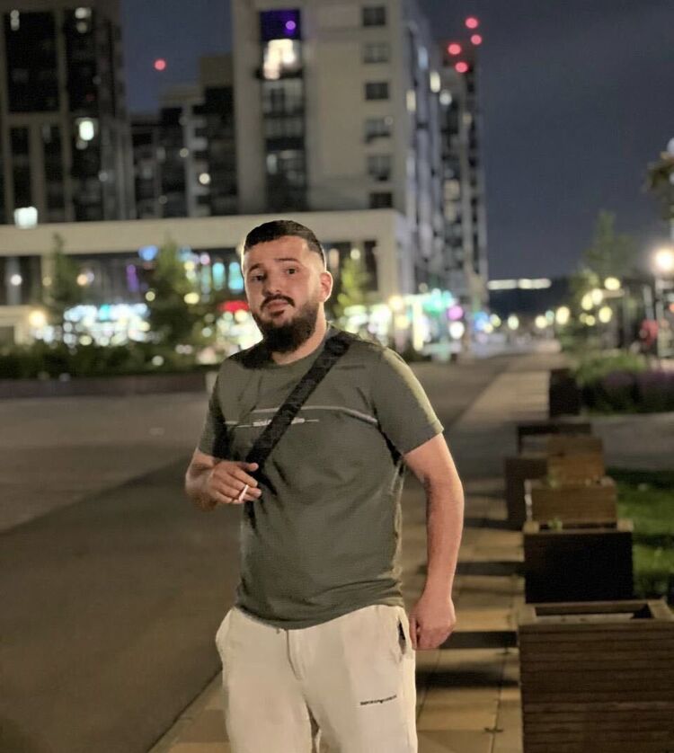 36555319  Araz, 27 ,    
