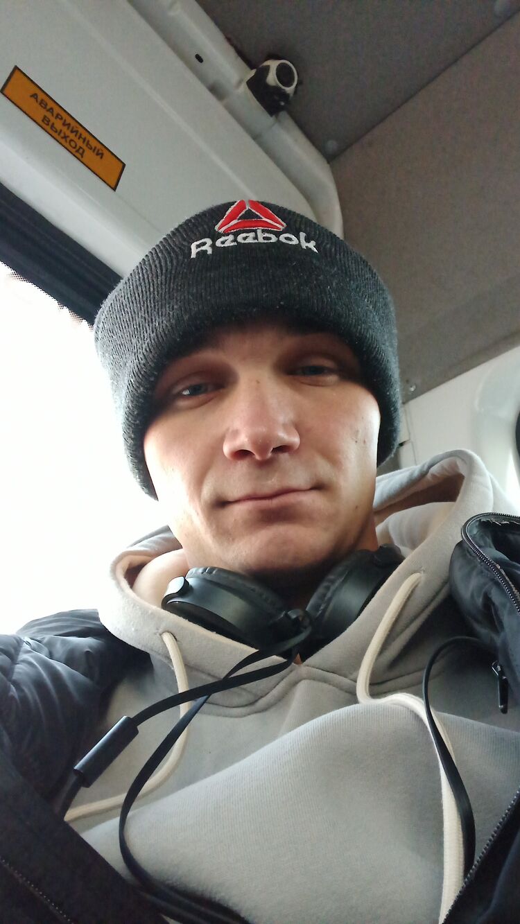  43557059  Konstantin, 30 ,    