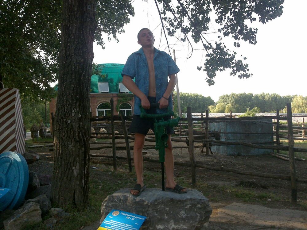  16680249  VIKTOR, 38 ,    
