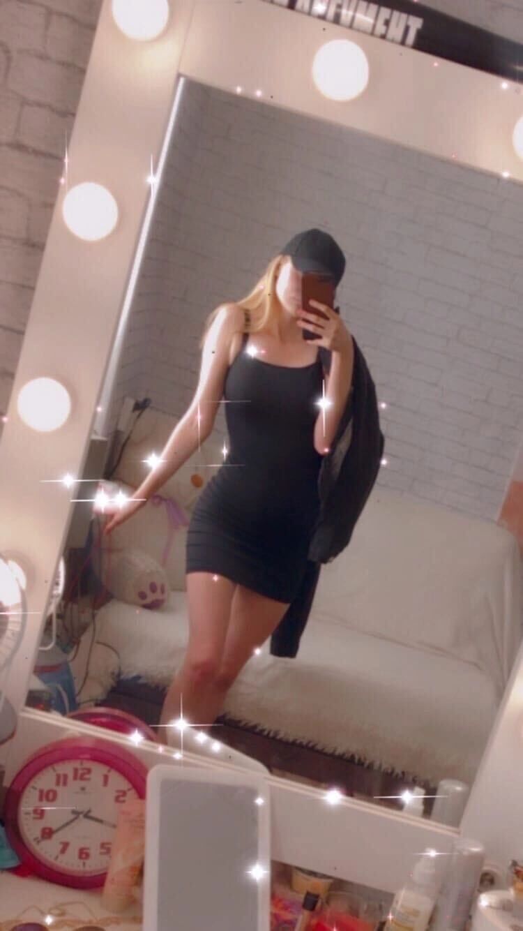 32682409  Adelina, 22 ,    