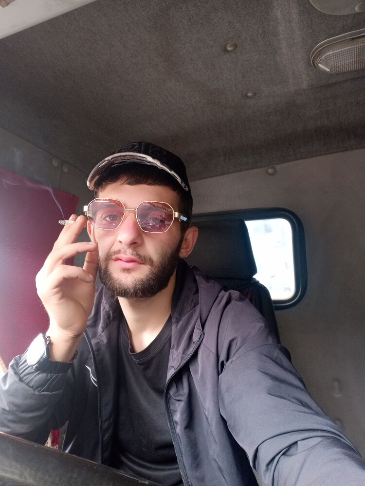  38549739  Aren, 26 ,    