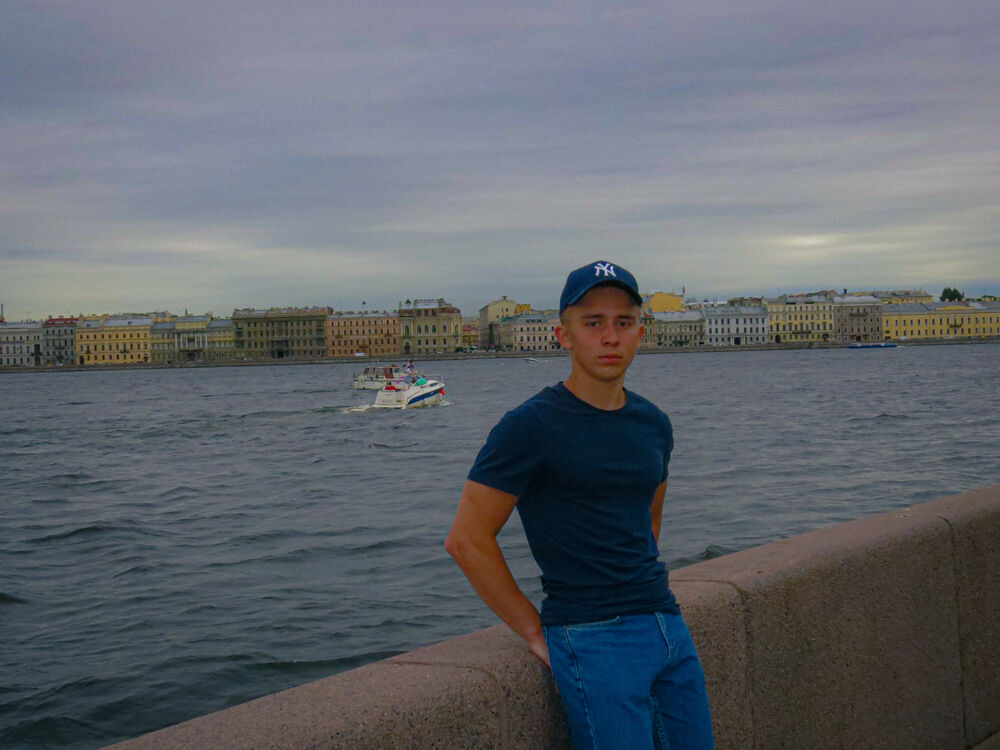  31442429  Vladislav, 21 ,    