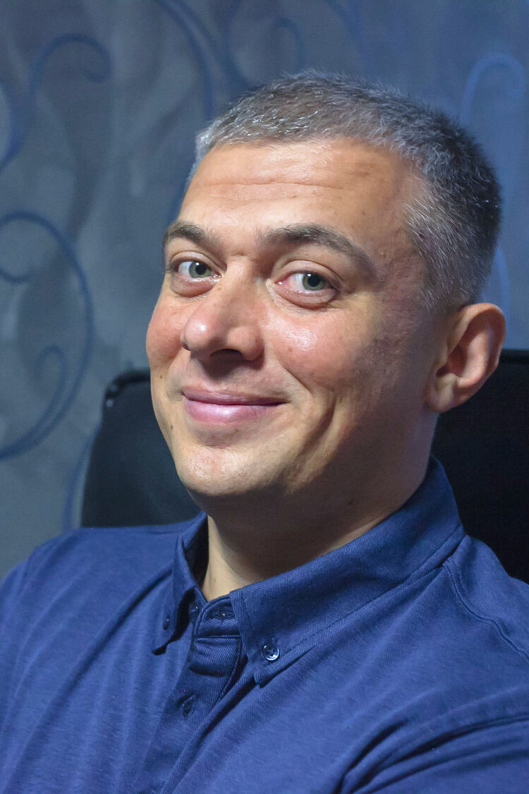  ,   Vadim, 46 ,  