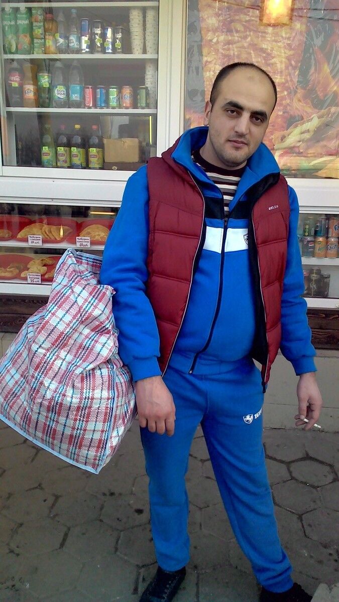  ,   Alex, 36 ,   