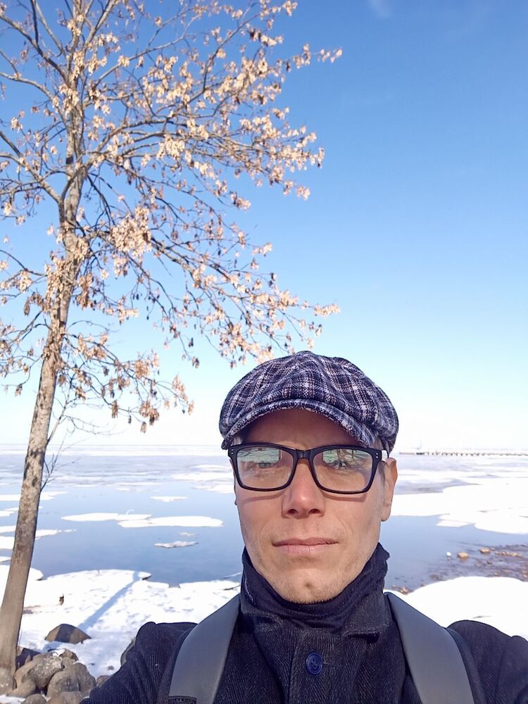  33779229  Ivan, 44 ,    -