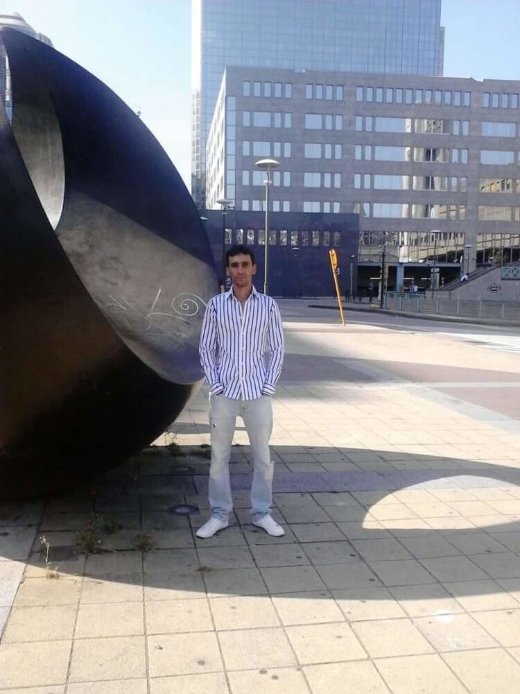  18503349  D, 39 ,    