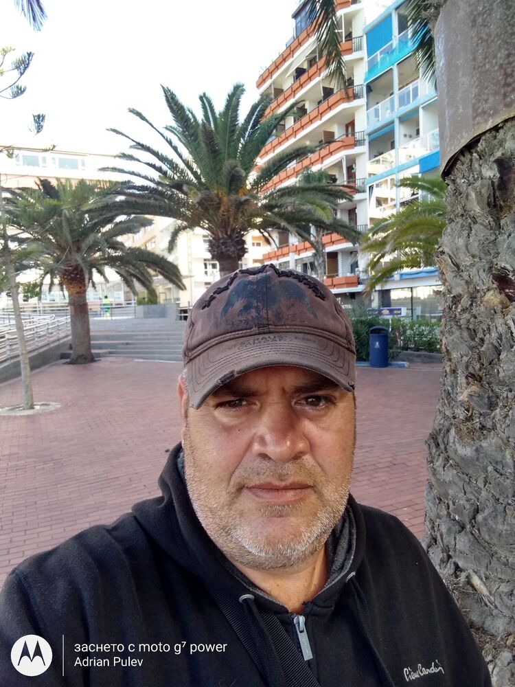  27204409  Adrian, 47 ,    