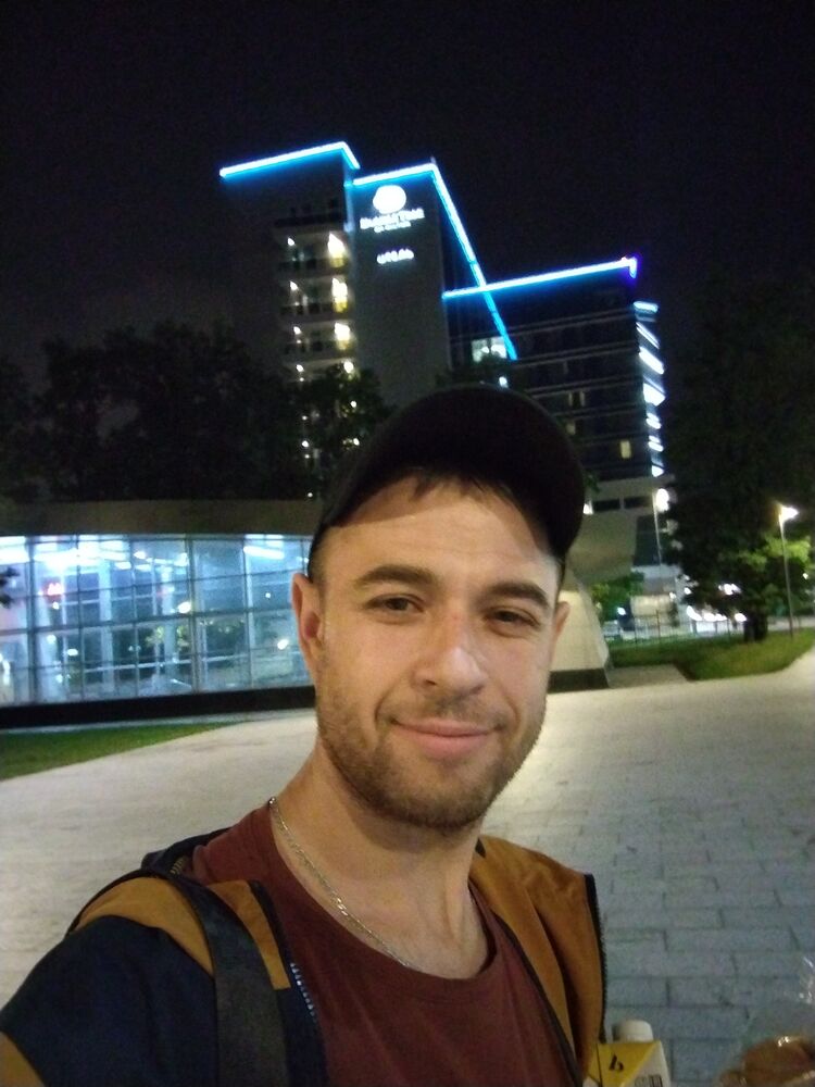  ,   Viktor, 33 ,   ,   