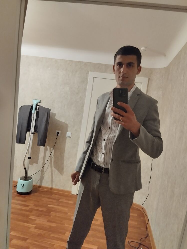  30498349  Arman, 28 ,    