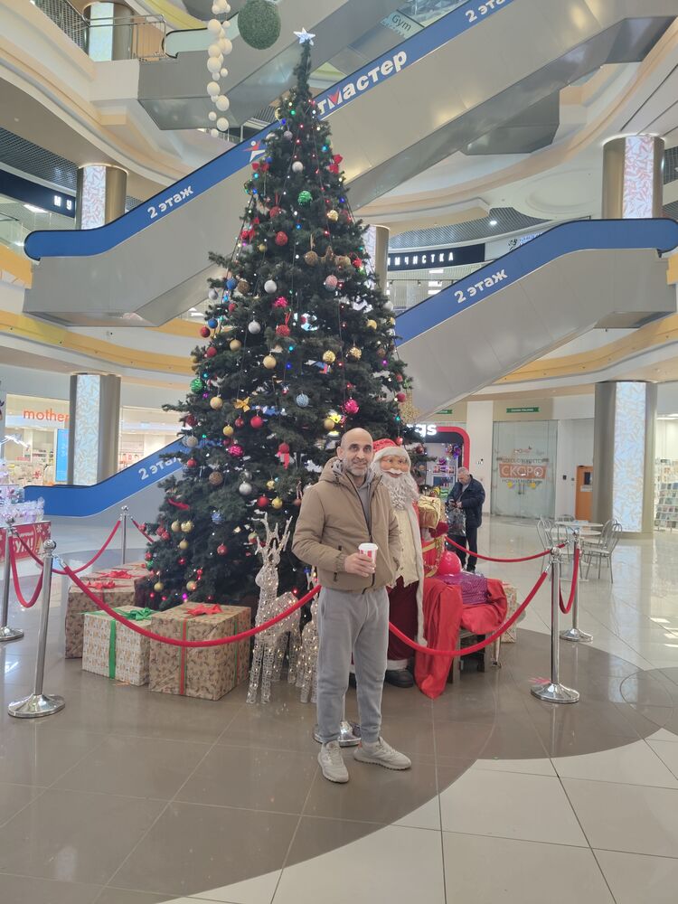  ,   Ali, 44 ,     , c 